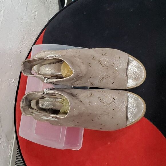 Cool Way Laser Cut Leather Sandals Made in Spain Size 9 - Picture 3 of 13